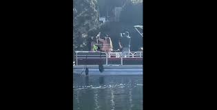 Captan en video a mujeres bailando desnudas sobre un planchón en represa de  Guatapé, Antioquia - Infobae