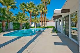 16 Marvelous Mid Century Swimming Pools For The Summer Season Swimming Pools Pool Modern Pools