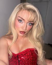 hope u all have a nonsense xmas 𐙚 ‧₊˚ ⋅ I have a little surprise for u,  I'm giving away 3 packages full of my products, makeup & dresses that I  ordered