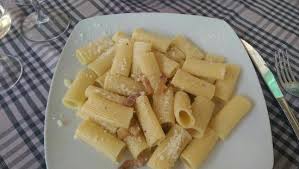 Add 3/4 cup of the boiling pasta water; Spaghetti Alla Carbonara Rigatoni Cacio E Pepe Bild Von Ai Spaghettari Rom Tripadvisor