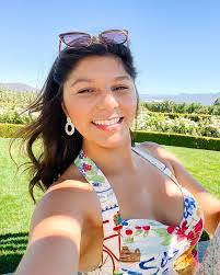 Jacqueline Mendiola's Instagram, Twitter & Facebook