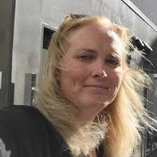 Annick en Ingrid Giusti gefeliciteerd met jullie 20- en 30-jarig jubileum.  Bedankt voor jullie inzet, op naar nog heel veel mooie jaren samen. Geniet  van de bloemen! Team Santens