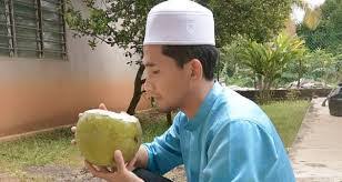 Minum air kelapa setidaknya satu gelas dalam sehari, akan bisa memenuhi 40 persen kebutuhan vitamin c harian anda. Inilah Kesan Sekiranya Anda Minum Air Kelapa Selama 7 Hari Berturut Turut Kartel Dakwah
