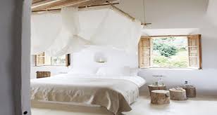 La décoration d'une chambre d'adulte a aujourd'hui beaucoup évolué et laisse place à une certaine audace, tout en préservant l'intimité de. Le Ciel De Lit Pour Une Deco Romantique De La Chambre