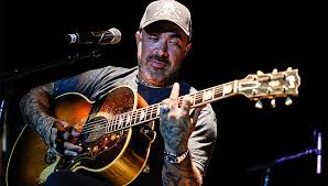 Aaron lewis was born on april 13, 1972 in springfield, vermont, usa. Staind S Aaron Lewis Is Copping Heat For His Onstage Remarks In Texas