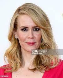 Carla Paulson's Instagram, Twitter & Facebook