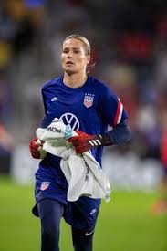 Go out of the hotel and turn left. 81 Ashlyn Harris Ali Krieger Ideen A Team Fussball Kriegerin