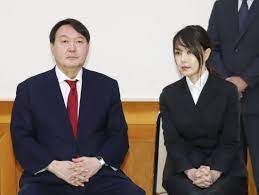 그럼에도 과거부터 지금까지 리즈를 싫어하는 독자들이 리즈 험담하는 구실로 쓰기 위해 '작가최애라서','편애캐라서'라고 공격하는 경우가. ì¢…í•© ë‚¨íŽ¸ ê²°í˜¼ ë‹¹ì‹œ í†µìž¥ì— 2ì²œë§Œì› ìœ¤ì„ì—´ ë¶€ì¸ ê¹€ê±´í¬ ì–´ë–»ê²Œ ë§Œë‚¬ë‚˜ ì•„ì‹œì•„ê²½ì œ