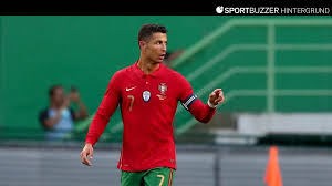 The juventus star stepped up twice and kept his cool to beat. Bei Em Start Gegen Ungarn Portugal Superstar Cristiano Ronaldo Und Die Jagd Auf Ex Bayern Profi Ali Daei Sportbuzzer De