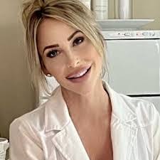 Teri Navarro's Instagram, Twitter & Facebook