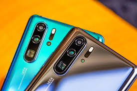 We compare samsung galaxy s10 plus with huawei p30 pro to find out which phone has a better camera, screen, performance, and battery life. Huawei P30 Pro Vs Galaxy S10 Plus Which Android Phone Will Be King Cnet