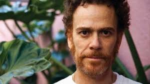 Michael Jackson me assustou", diz Kenny Ortega sobre a aparência do popstar  poucos dias antes de morrer