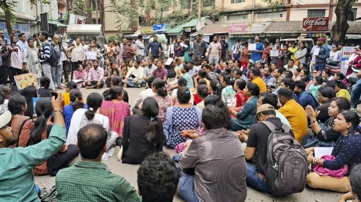 Teachers in West Bengal Begin Hunger Strike Over Job Losses and Police Action