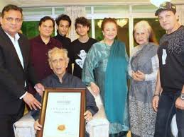Actor dilip kumar quarantines self as precautionary measure against infections,. Netizens Mistake Brother Aslam Khan As Dilip Kumar In This Viral Picture The Actor Clarifies Hindi Movie News Times Of India