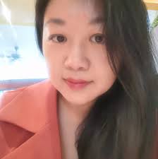 Could Bling Queen be any more fabulous?! Comment 👑 below if you've unboxed  this Rare Glitterati from Series Eye Spy!