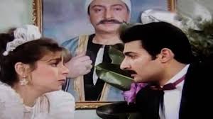 يوم من أيام الأسبوع بدأ بشكل اعتيادي فكنت اجلس في غرفتي العب بجهازي فشعرت بأحد ينظر الي فرفعت رأسي لرؤية من هناك فرأيت اخي تركي ينظر الي بطريقه غريبه فقلت : Ø®Ø¨Ø± Ø§Ø¨ÙŠØ¶ Ù‚ØµØ© Ø§Ù„Ù…Ø´Ù‡Ø¯ Ø§Ù„Ù€ ØªØ±Ù†Ø¯ Ù†Ø§Ù‡Ø¯ Ø±Ø´Ø¯ÙŠ ØªÙƒØ´Ù ÙƒÙˆØ§Ù„ÙŠØ³ Ù…Ø´Ù‡Ø¯ Ø²ÙˆØ§Ø¬ Ø³Ù†ÙŠØ© ÙÙŠ Ù„Ù† Ø£Ø¹ÙŠØ´ ÙÙŠ Ø¬Ù„Ø¨Ø§Ø¨ Ø£Ø¨ÙŠ