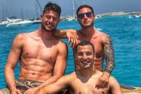 Add the latest transfer rumour here. Estate 2019 A Tutta Addominali Per I Calciatori In Vacanza Ilgiornale It