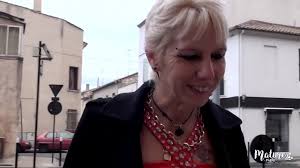Moment de défonce totale pour fino avec une belle strip. Carine Mature Gourmande Se Tape Trois Jeunes Xvideos Com