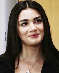 Pin By Stenly Kenda On Yemin Beautiful Girl Image Turkish Beauty Beautiful Girl Photo