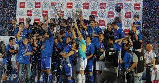 El documento presenta información estadística que da cuenta del quehacer, recursos, vinculación con el medio y la gestión de la universidad de chile. El Cierre De Un Ano Inolvidable El Recuerdo De La Obtencion Del Clausura 2011 Ante Cobreloa Club Universidad De Chile