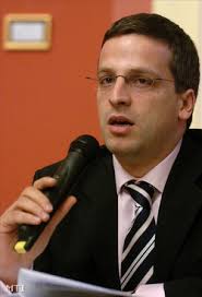 Késtek az rtl műsorvezetői az élő adásból. Index Belfold Spindoktorok Kulonmeccse