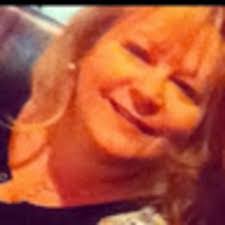 Beth Pettis's Instagram, Twitter & Facebook