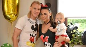 Ali ronay kaç yaşında fox tv'de yayınlanmaya başlayan program her hafta çarşamba akşamları türkiye'nin önde gelen şeflerinden ali ronay, şemsa denizsel ve rafet i̇nce yemekleri hangi. Domagoj Vida Nin Esi Ivana Vida Nin Sosyal Medya Paylasimi Hirvat Basininda Tepkiyle Karsilandi Haberler Spor