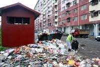Sisa domestik merupakan bahan bahan buangan yang dibuang dari kawasan perumahan seperti sisa makanan, plastik, kertas dan bahan logam terpakai. Langkah Mengurangkan Kesan Pembuangan Sisa Domestik Quiz Quizizz