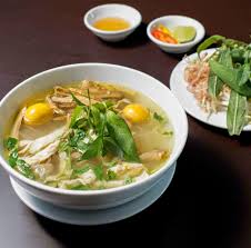 Soupe De Poulet Aux Vermicelles Transparents Soupe Poulet Cuisine Vietnamienne Cuisine Asiatique