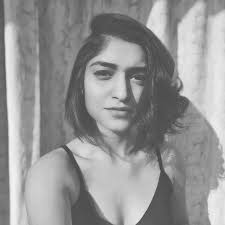 Aayushi Kapadia's Instagram, Twitter & Facebook