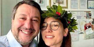 Matteo salvini /matˈtɛːo salˈviːni/, né le à milan, est un homme politique italien. Francesca Verdini Si E Laureata E Il Fidanzato Matteo Salvini La Festeggia Cosi Gossip