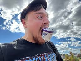 Skyler Bloom's Instagram, Twitter & Facebook