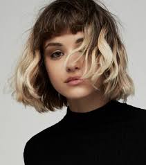 Commentaires sur coupe cheveux courts avec frange droite. Idee Tendance Coupe Coiffure Femme 2020 2021 Ombre Blond Sur Un Carre Court Avec Frange Sur Le Front Idee De Coupe Femme Flashmode Belgium Leading Inspiration Fashion Culture Lifestyle Magazine