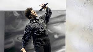 Tout l'univers by gjon's tears from switzerland at eurovision song contest 2021. Esc 2021 Gjon S Tears Singt Tout L Univers Fur Die Schweiz Teilnehmer