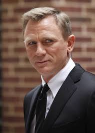 Daniel And Javier Pose With Bond Girls For Skyfall S First Us Photocall Daniel Craig James Bond Daniel Craig Spectre Daniel Craig
