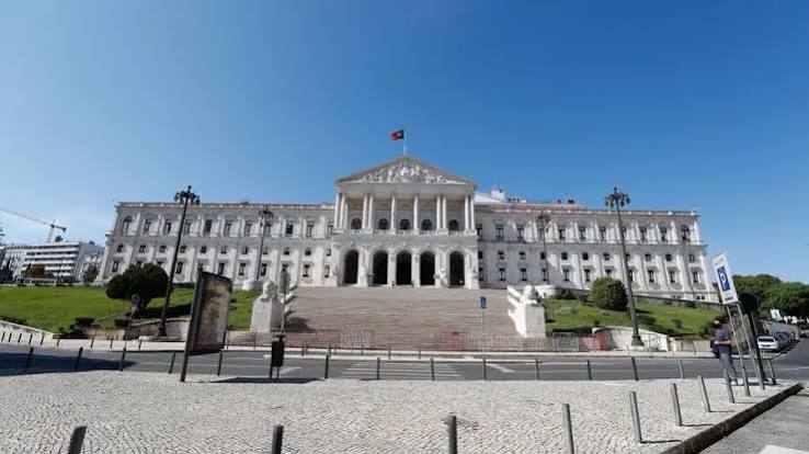 Portekiz'de enerji maliyetleri Parlamento gündeminde: 16 sektör temsilcisinin acilen dinlenmesi istendi