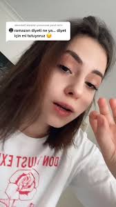 Megastar Erika Zokog