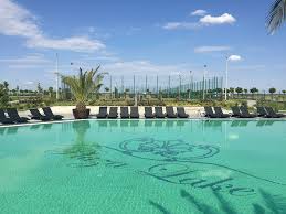 Un hotel cu piscine cu apa termala atat in interior cat si in exterior, tobogane si locuri de joaca pentru copii, este amplasat chair langa padure. Plaza Lake Resort Lacul Din Inima Padurii