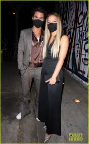 The 2021 mtv movie & tv awards was an awards presentation broadcast on may 16 and 17, 2021. Madelyn Cline Chase Stokes Dine Out With Outer Banks Co Stars Following Mtv Movie Tv Awards Photo 4557061 Chase Stokes Jonathan Daviss Madelyn Cline Rudy Pankow Sierra Capri Pictures