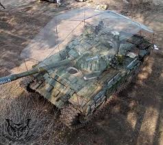Russian T-72B with a roof screen. (1200x1072) : rMilitaryPorn