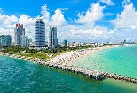 Andrew on a white field; Kreuzfahrten Nach Miami Florida Royal Caribbean Cruises
