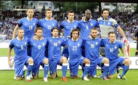 Una squadra di calcio (in inglese: Speciale Da Euro 2000 Ad Euro 2012 Com E Cambiata La Fisionomia Delle Grandi D Europa Goal Com