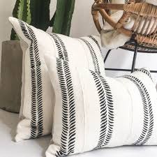 Black And White Boho Pillow Covers Black Mudcloth Pillowcover Black Throw Pillow Mudcloth Pillow Cover Geometric Mudcloth Beige Geo Mudcloth Boho Mudcloth Pillowcover In 2020 Black Throw Pillows African Mud Cloth Pillows