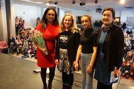 We will also look at who is kamzy gunaratnam, how she become famous, kamzy gunaratnam's boyfriend, who is. Nyhet Lusetjern Kamzy Markerte Kvinnedagen Pa Lusetjern