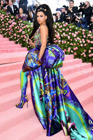 Though the luxury house made it official for their fall/winter 2021 campaign, a close alignment with dua lipa has existed even before her 2019. Versace Twitterissa Dualipa Wears An Iconic Neckline Embroided Bodysuit Leggings And Flowing Duchesse Overskirt In A High Low Silhouette Atelierversace Metgala Metcamp Versacecelebrities Https T Co Smsaoaitqx
