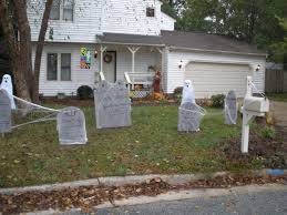 It is super easy to make, inexpensive, and made with things you most likely already have in your house. 48 Creepy Outdoor Halloween Decoration Ideas Godfather Style