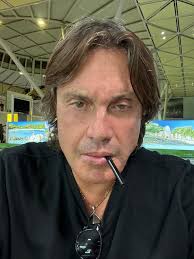 Oggi viaggio in macchina da Catanzaro a Napoli. Aereo per Olbia con due ore  di ritardo... arrivato ora 😅 Sardegna, casa ❤️ C