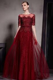 Peu importe sa couleur, la robe de soirée habille la femme sans l'engoncer. Robe Soiree Longue En Tulle Bordeaux A Encolure Bateau Jmrouge Fr