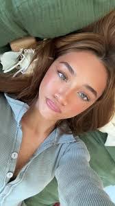 Sarah Heatherly's Instagram, Twitter & Facebook