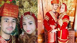 Raffi Ahmad Nikah Lagi Dengan Nagita Slavina Pakai Baju Adat Minang Lihat Ekspresinya Tribunnews Com Mobile